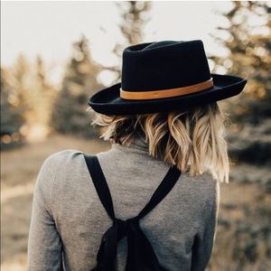 LIKE NEW Gigi Pip “Ginger” hat size Small